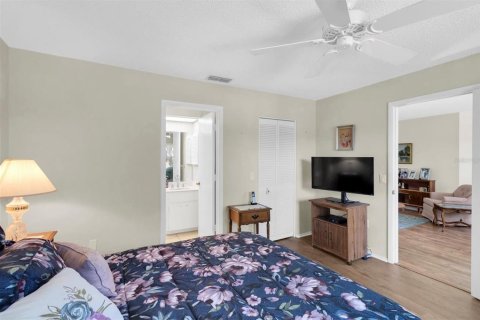 Condo in New Port Richey, Florida, 2 bedrooms  № 1909230 - photo 16