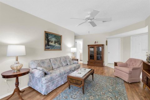 Condo in New Port Richey, Florida, 2 bedrooms  № 1909230 - photo 8