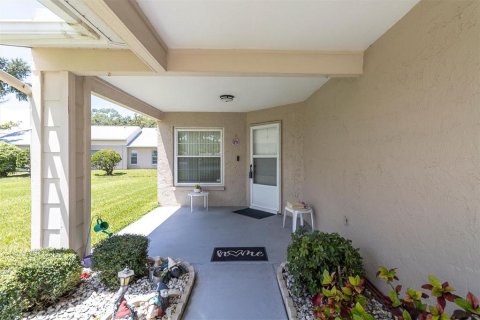 Condo in New Port Richey, Florida, 2 bedrooms  № 1909230 - photo 3