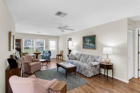 Condo in New Port Richey, Florida, 2 bedrooms  № 1909230 - photo 5