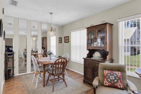 Condo in New Port Richey, Florida, 2 bedrooms  № 1909230 - photo 9