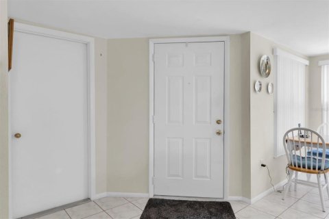 Condo in New Port Richey, Florida, 2 bedrooms  № 1909230 - photo 4