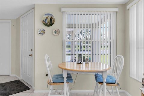 Condo in New Port Richey, Florida, 2 bedrooms  № 1909230 - photo 10