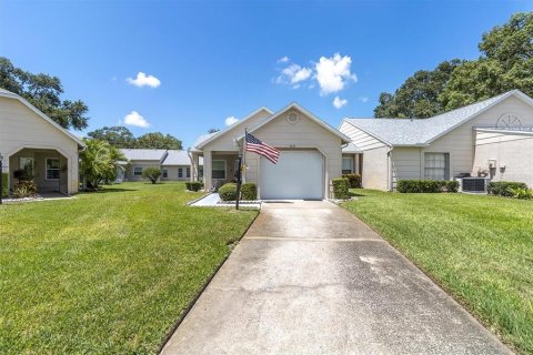 Condo in New Port Richey, Florida, 2 bedrooms  № 1909230 - photo 1