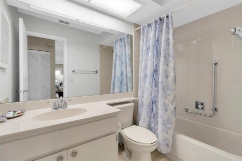 Condo in New Port Richey, Florida, 2 bedrooms  № 1909230 - photo 21