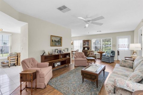 Condo in New Port Richey, Florida, 2 bedrooms  № 1909230 - photo 6