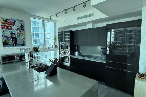 Condo in Miami, Florida, 2 bedrooms  № 2043084 - photo 12