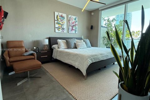 Condo in Miami, Florida, 2 bedrooms  № 2043084 - photo 3