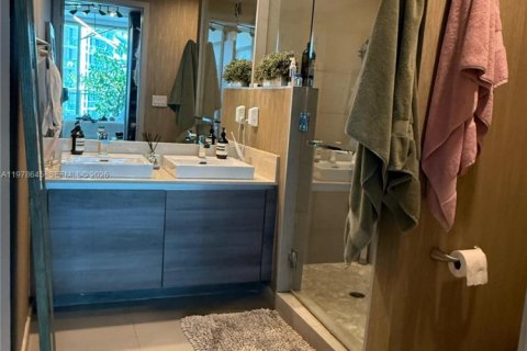 Condo in Miami, Florida, 2 bedrooms  № 2043084 - photo 7