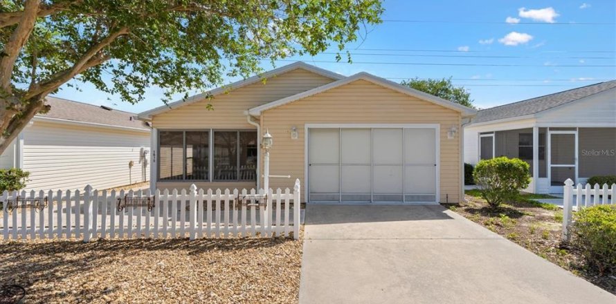 House in The Villages, Florida 2 bedrooms, 106.19 sq.m. № 1744848