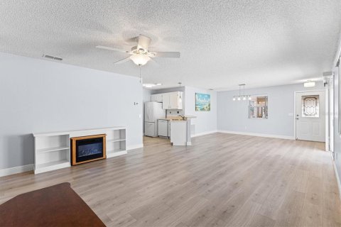 Villa ou maison à vendre à The Villages, Floride: 2 chambres, 106.19 m2 № 1744848 - photo 9