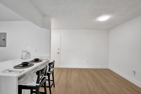 Condo in Plantation, Florida, 1 bedroom  № 2261736 - photo 5