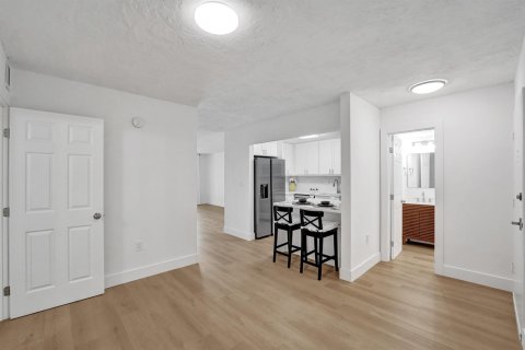 Condo in Plantation, Florida, 1 bedroom  № 2261736 - photo 3