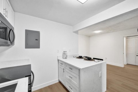 Condo in Plantation, Florida, 1 bedroom  № 2261736 - photo 12