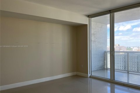 Condo in Hallandale Beach, Florida, 2 bedrooms  № 1935101 - photo 26