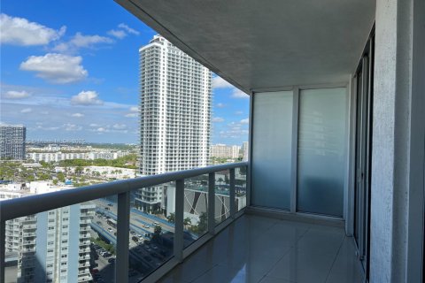 Condo in Hallandale Beach, Florida, 2 bedrooms  № 1935101 - photo 9