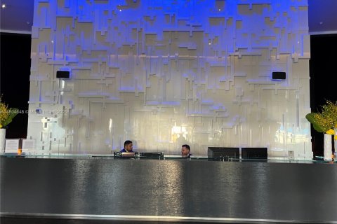 Condo in Hallandale Beach, Florida, 2 bedrooms  № 1935101 - photo 2