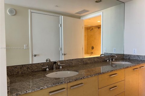 Condo in Hallandale Beach, Florida, 2 bedrooms  № 1935101 - photo 16