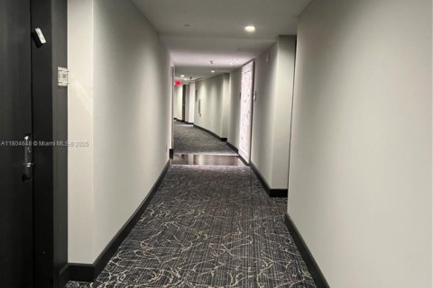 Condo in Hallandale Beach, Florida, 2 bedrooms  № 1935101 - photo 4