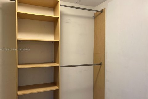 Condo in Hallandale Beach, Florida, 2 bedrooms  № 1935101 - photo 23