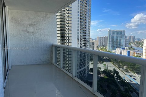 Condo in Hallandale Beach, Florida, 2 bedrooms  № 1935101 - photo 10