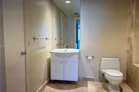 Condo in Hallandale Beach, Florida, 2 bedrooms  № 1935101 - photo 21