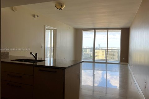 Condo in Hallandale Beach, Florida, 2 bedrooms  № 1935101 - photo 17