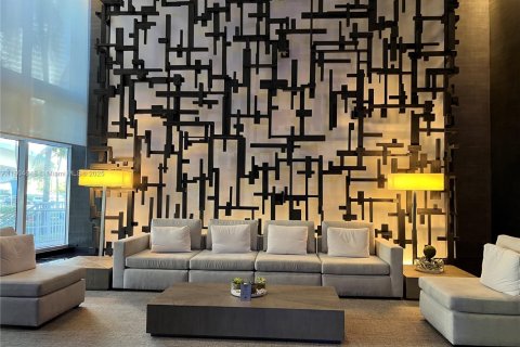 Condo in Hallandale Beach, Florida, 2 bedrooms  № 1935101 - photo 1