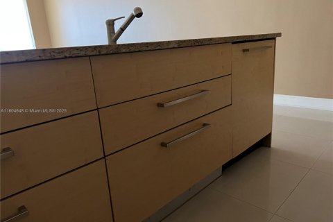Condo in Hallandale Beach, Florida, 2 bedrooms  № 1935101 - photo 14