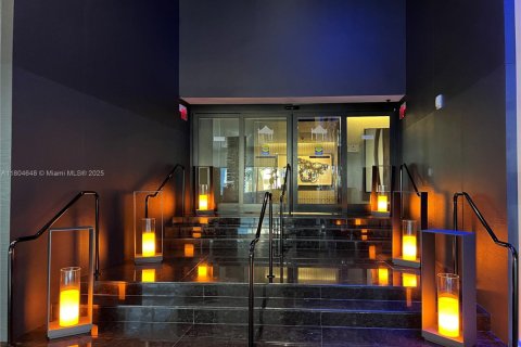 Condo in Hallandale Beach, Florida, 2 bedrooms  № 1935101 - photo 3