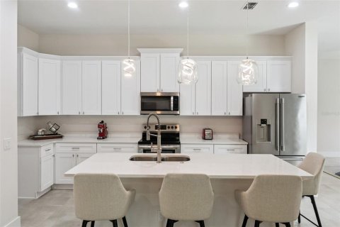 Casa en venta en Orlando, Florida, 4 dormitorios, 242.66 m2 № 2385572 - foto 3