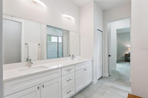 Casa en venta en Orlando, Florida, 4 dormitorios, 242.66 m2 № 2385572 - foto 18