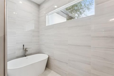 Casa en venta en Orlando, Florida, 4 dormitorios, 242.66 m2 № 2385572 - foto 19