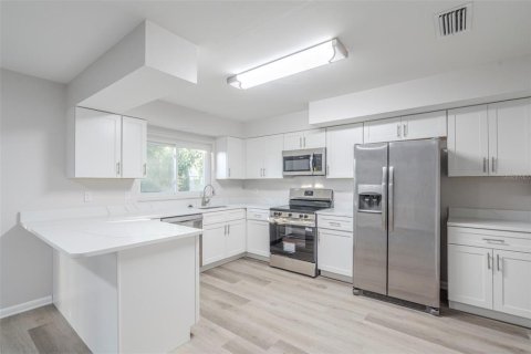 House in Tampa, Florida 3 bedrooms, 150.13 sq.m. № 1841506 - photo 10