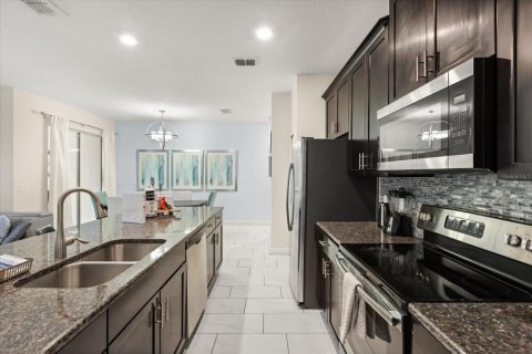 Adosado en venta en Davenport, Florida, 4 dormitorios, 176.7 m2 № 2092658 - foto 9