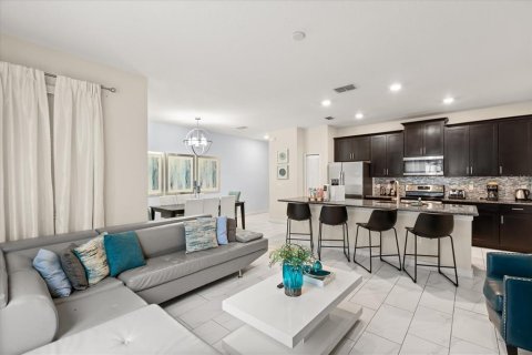 Adosado en venta en Davenport, Florida, 4 dormitorios, 176.7 m2 № 2092658 - foto 3