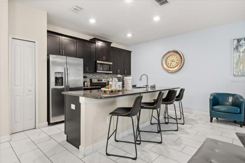 Adosado en venta en Davenport, Florida, 4 dormitorios, 176.7 m2 № 2092658 - foto 7