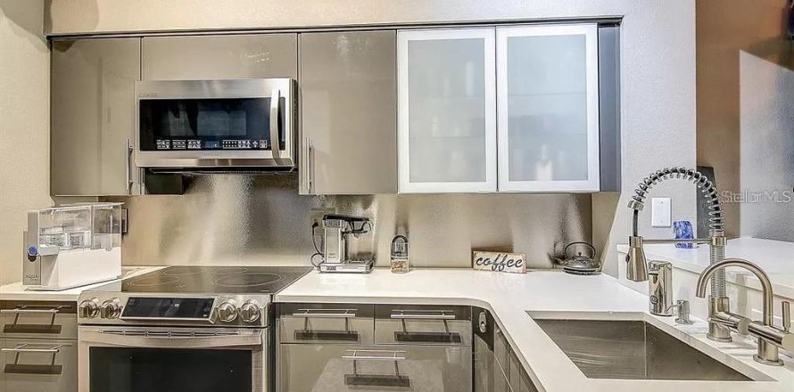 Condo à Saint Petersburg, Floride, 1 chambre  № 1394547