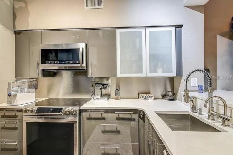Copropriété à vendre à Saint Petersburg, Floride: 1 chambre, 69.03 m2 № 1394547 - photo 2