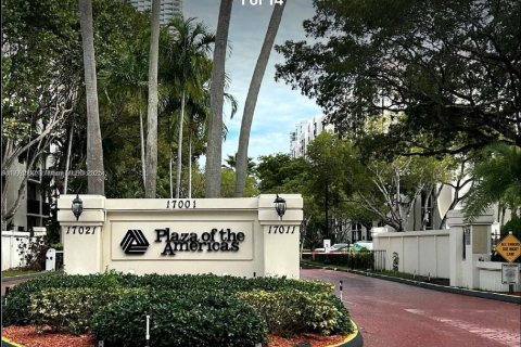 Condo in Sunny Isles Beach, Florida, 2 bedrooms  № 1862011 - photo 1