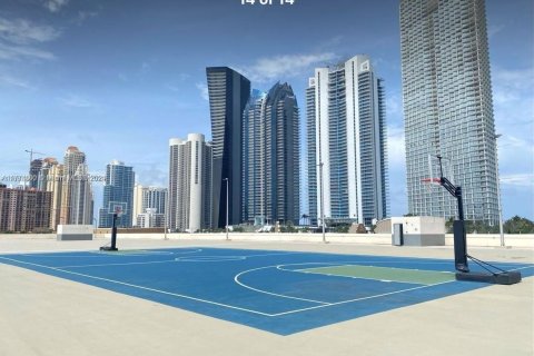 Condo in Sunny Isles Beach, Florida, 2 bedrooms  № 1862011 - photo 5