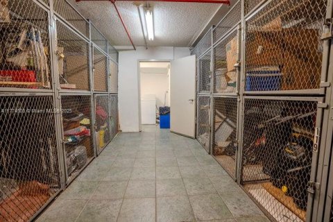 Condo in Sunny Isles Beach, Florida, 2 bedrooms  № 1862011 - photo 26