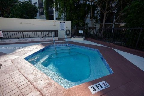 Condo in Sunny Isles Beach, Florida, 2 bedrooms  № 1862011 - photo 24