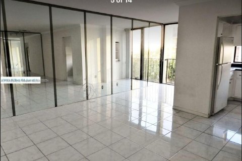 Condo in Sunny Isles Beach, Florida, 2 bedrooms  № 1862011 - photo 4