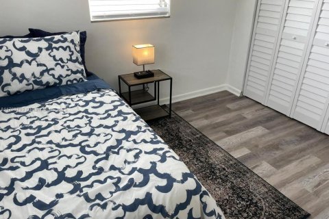 House in Miami, Florida 2 bedrooms, 76.18 sq.m. № 1936908 - photo 16