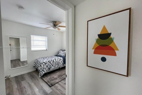 House in Miami, Florida 2 bedrooms, 76.18 sq.m. № 1936908 - photo 14
