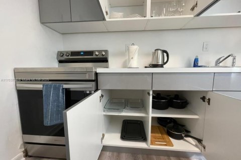 House in Miami, Florida 2 bedrooms, 76.18 sq.m. № 1936908 - photo 24