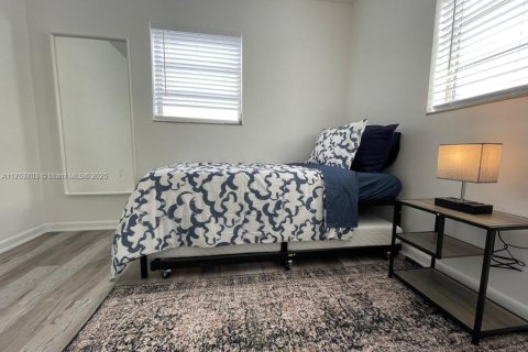 House in Miami, Florida 2 bedrooms, 76.18 sq.m. № 1936908 - photo 10