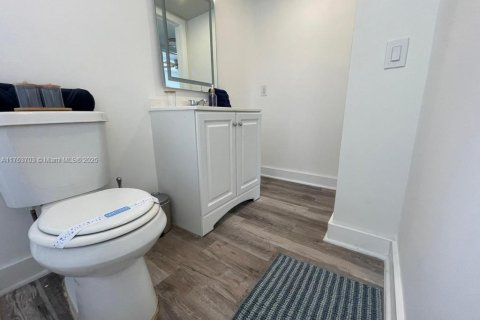 House in Miami, Florida 2 bedrooms, 76.18 sq.m. № 1936908 - photo 12