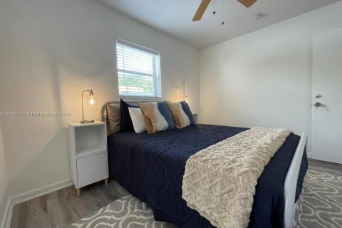 House in Miami, Florida 2 bedrooms, 76.18 sq.m. № 1936908 - photo 7